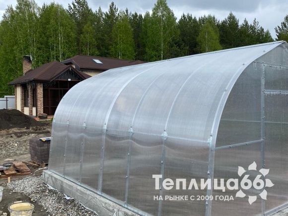 Теплица Рада Росинка Люкс из поликарбоната шириной 3 метра (шаг 0,65 м)
